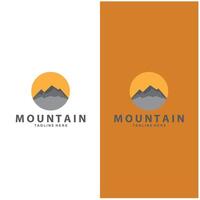 montagna logo design. avventura. all'aperto escursioni a piedi avventura icona impostare. design vettore