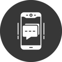 icona del glifo della chat mobile invertita vettore
