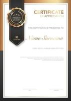 modello di certificato di diploma colore nero e oro con immagine vettoriale di lusso e stile moderno, premio adatto per l'apprezzamento. illustrazione vettoriale eps10.