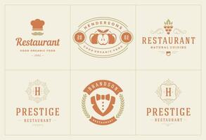 ristorante loghi modelli impostato illustrazione bene per menù etichette e bar badge vettore