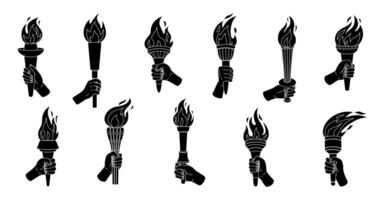mano Tenere torcia silhouette icone impostare. sport simbolo, torcia, fiamma. sagome ardente torce fiamme nel mani isolato su bianca. nero e bianca mano disegnato illustrazione vettore