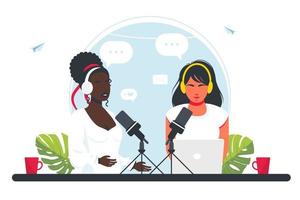 donna donna africana e donna europea che registrano un podcast, trasmettendo online alla radio. persone in cuffia che parlano in un microfono. persona ospite radiofonico che intervista ospite, trasmissione di mass media vettore
