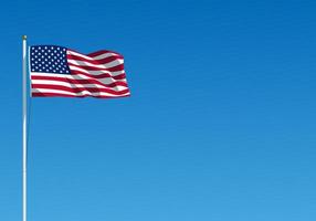 la bandiera degli Stati Uniti che sventola nel vento. bandiera americana appesa al pennone contro il cielo azzurro. illustrazione vettoriale realistica