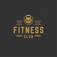 fitness logo o distintivo illustrazione kettlebell come Leone testa sport attrezzatura simbolo silhouette vettore
