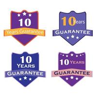 10 anni garanzia con lucido illustrazione scudo forma. adatto per Stampa, etichetta, sigillo, francobollo, icona, distintivo, simbolo, etichetta. vettore