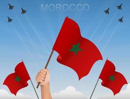 bandiere del Marocco che sventolano sotto il cielo azzurro