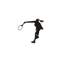 sport donna swing il suo tennis racchetta per distruggere il palla silhouette - tennis atleta cartone animato strepitoso il palla silhouette isolato su bianca vettore
