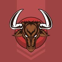 mascotte testa di toro rabbia, questa immagine fresca e seria è adatta per il logo di una squadra di eSports o per un'azienda di ranch di bestiame, adatta anche per t-shirt o design di merchandising vettore