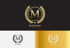 lettera m logo di lusso in oro concept vettore