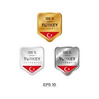 realizzato in tacchino etichetta, timbro, distintivo o logo. con la bandiera nazionale della Turchia. sui colori platino, oro e argento. emblema premium e di lusso vettore