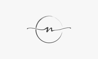 n logo scritto a mano con disegno vettoriale pennello cerchio.
