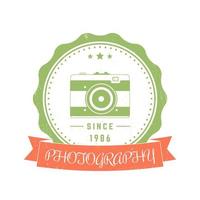 fotografia, logo vintage del fotografo, distintivo, emblema con fotocamera retrò su bianco, illustrazione vettoriale