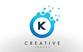 logo della lettera k. vettore di design a bolle di punti blu