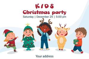 banner orizzontale invito alla festa di Natale dei bambini con simpatici bambini dei cartoni animati vicino all'albero di Natale in costumi festivi. vettore