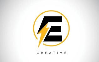 e lettera logo design con fulmine di illuminazione. logo della lettera del bullone elettrico vettore