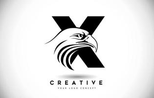 lettera x logo dell'aquila con l'illustrazione creativa di vettore della testa dell'aquila.