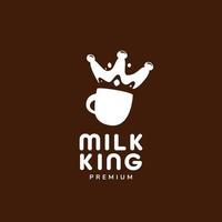 logo del re del latte al cioccolato. tazza della tazza della bevanda del latte con spruzzata nell'illustrazione dell'icona del logo di forma della corona del re vettore