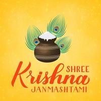 shree krishna janmashtami scritte a mano con vaso di argilla e piuma di pavone su sfondo giallo. tradizionale festa indù. modello vettoriale per poster tipografici, banner, volantini, inviti, ecc.