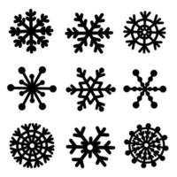 insieme dell'icona di vettore dei fiocchi di neve. sagome nere disegnate a mano di cristalli di ghiaccio isolati su sfondo bianco. raccolta di semplici elementi piatti, scarabocchi stagionali. concetto festivo per la decorazione, il design.