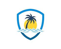 scudo di protezione con bella spiaggia e palma all'interno vettore