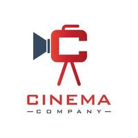 disegna il logo del film con la lettera c vettore
