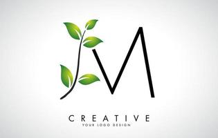 foglia lettera m logo design con foglie verdi su un ramo. lettera m con il concetto di natura. vettore