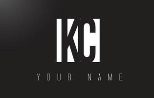 logo della lettera kc con design dello spazio negativo in bianco e nero. vettore
