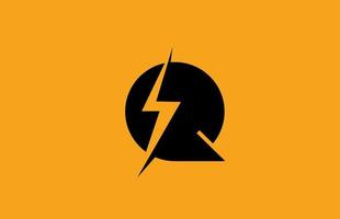 q icona del logo della lettera dell'alfabeto giallo nero. progettazione di fulmini elettrici per il settore energetico o energetico vettore