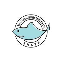 disegno del logo del club di surf estivo squalo vettore