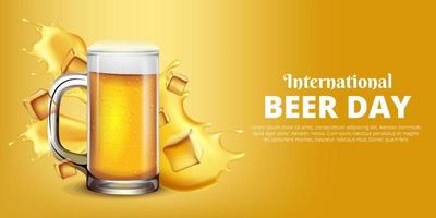 elegante sfondo della giornata internazionale della birra con birra realistica e cubetto di ghiaccio. vettore