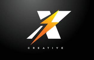 x lettera logo design con vettore icona segno thunderbold. design del logo creativo della lettera di tuono.