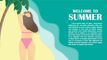 Sfondo estate con vista posteriore della ragazza bikini in stile spiaggia tropicale e carta taglio di palma.