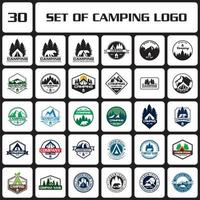 un set di logo da campeggio, un set di logo di avventura vettore
