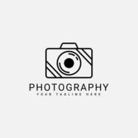 design del logo della fotocamera semplice e pulito con colore nero, questo logo è adatto per un fotografo vettore