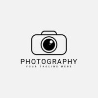 design del logo della fotocamera semplice e pulito con colore nero, questo logo è adatto per un fotografo vettore