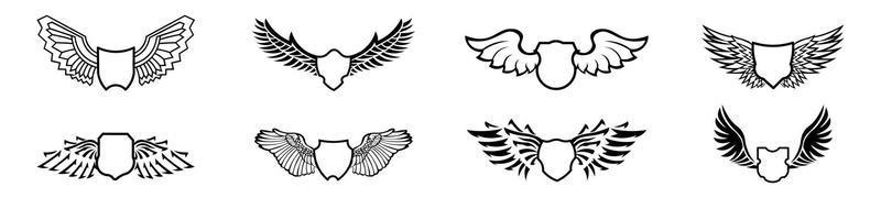 set di scudi bianchi con ali, set di scudi alati araldici in diverse forme con uccello vettore