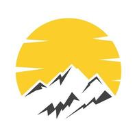 montagna all'aperto moderno con logo tramonto design grafico vettoriale simbolo icona illustrazione del segno idea creativa