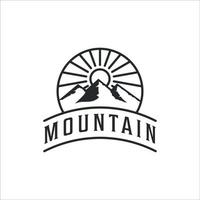 logo di montagna vintage illustrazione vettoriale modello icona design