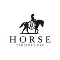 logo dell'illustrazione dell'allevamento di cavalli con lettere kt vettore