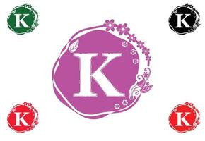 lettera k con logo floreale e modello di progettazione grafica icona vettore