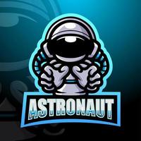 design del logo esport della mascotte dell'astronauta vettore