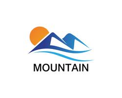 Ispirazioni minimaliste di progettazione di logo di Mountain Landscape vettore