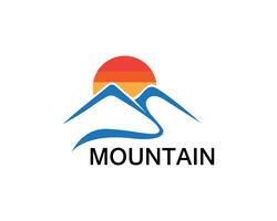 Ispirazioni minimaliste di progettazione di logo di Mountain Landscape vettore