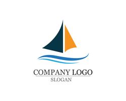 Logo lineare semplice della nave della nave da crociera della nave da crociera dell&#39;oceano vettore