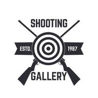 modello del logo della galleria di tiro, segno con fucili incrociati, fucili da caccia e bersaglio, isolato su bianco, illustrazione vettoriale