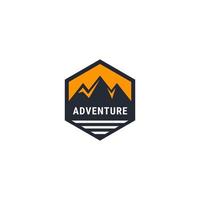 vettore di progettazione del logo del distintivo di avventura