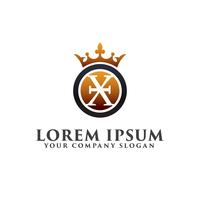 Luxury Letter X con corona Logo modello di concetto di design vettore