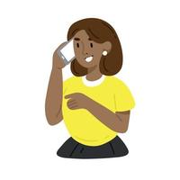 giovane donna felice dalla pelle scura che parla al telefono. illustrazione del fumetto vettoriale isolata su sfondo bianco. design del personaggio carino.