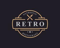 vintage retrò distintivo incrociato cucchiaio forchetta coltello rustico per cucina cibo menu piatto ristorante logo design elemento modello vettore