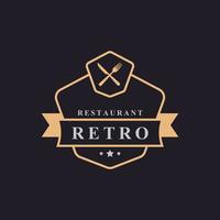 vintage retrò distintivo incrociato cucchiaio forchetta coltello rustico per cucina cibo menu piatto ristorante logo design elemento modello vettore